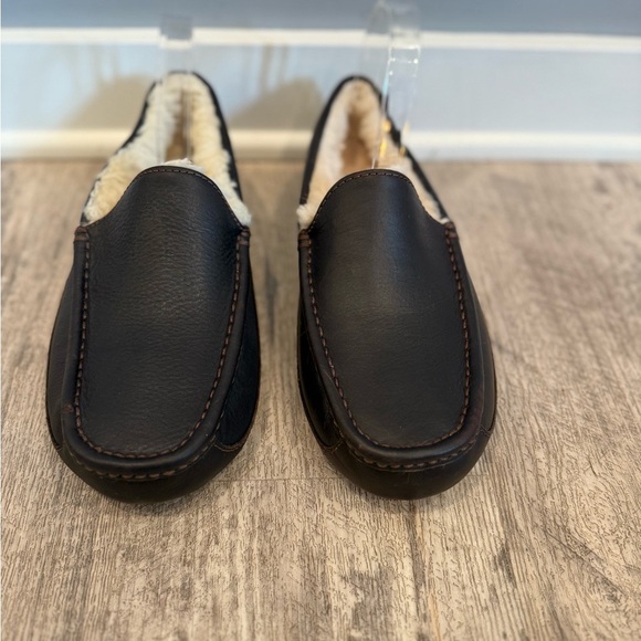 UGG Men's Ascot Brown Leather Slip-On Shearling Loafer Slipper NEW - Picture 2 of 8